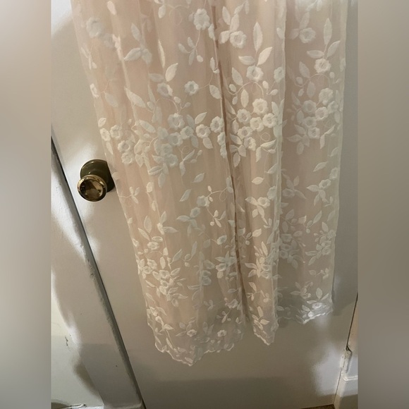 Aakaa Cream Floral Embroidered Maxi Dress size Small NWT - Picture 7 of 12